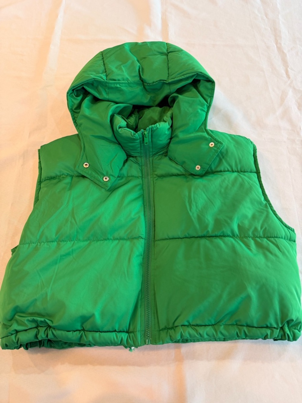 Urban Outfitters Green Cropped Puffer Vest with Hood Size Large